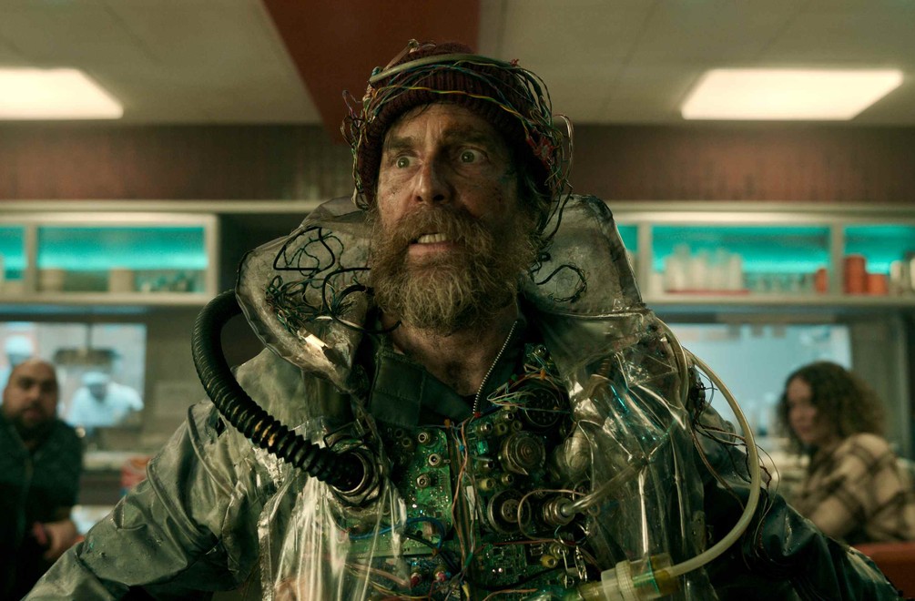 Sam Rockwell v šialenej sci-fi jazde od režiséra Pirátov z Karibiku: 20-kilový kostým ho úplne zničil!