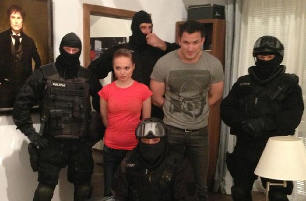 Veľké finále 11. série: Masláka prepadnú kukláči! Skončí natrvalo v base?