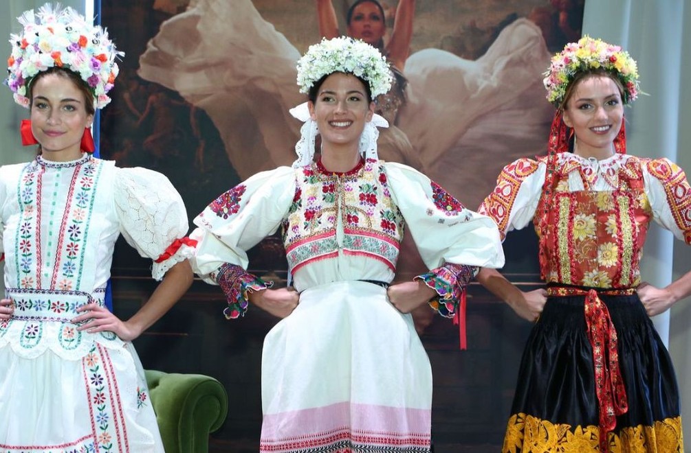 Najkrajšie Slovenky budú reprezentovať našu krajinu: Pomôžu im aj tieto úchvatné kroje!