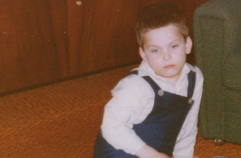 Z chlapčeka s plachým pohľadom je už chlap ako hora: Kto dnes oslavuje narodeniny?