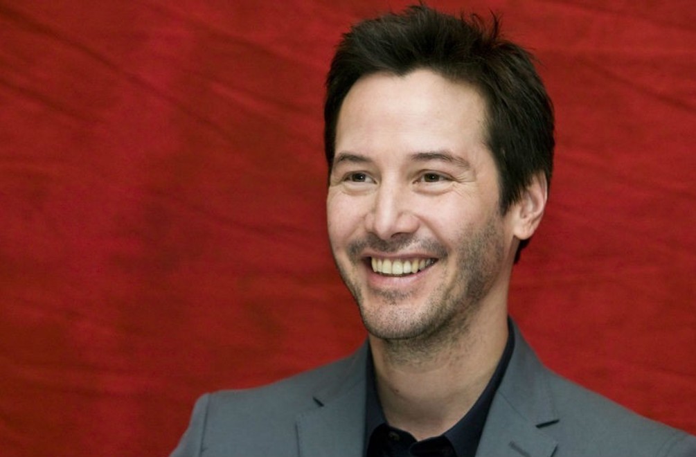 Keanu Reeves sa po dlhej dobe objavil v spoločnosti: Takto vyzerá idol dnes!