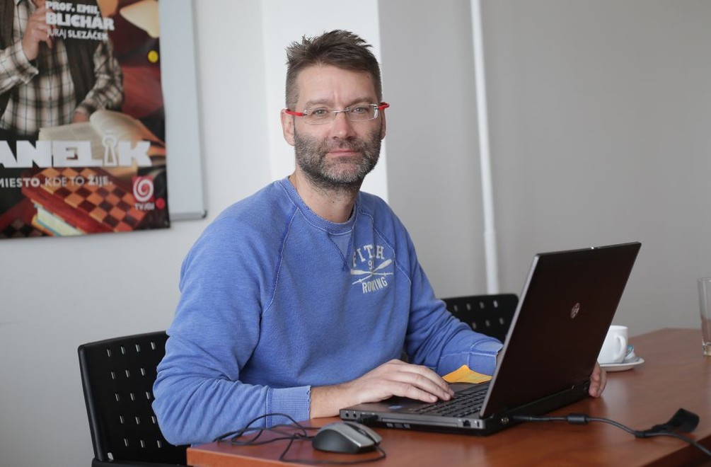 Andy Kraus bol ONLINE: Aký seriál pripravuje po skončení Paneláku?