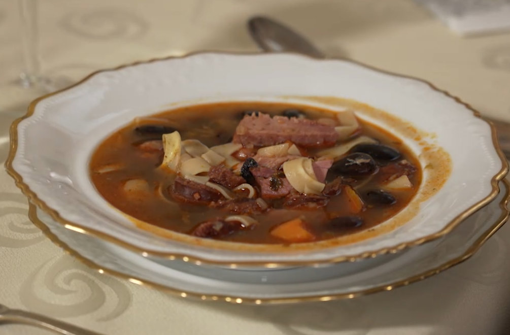 Polievka: S lyžicou na stojáka