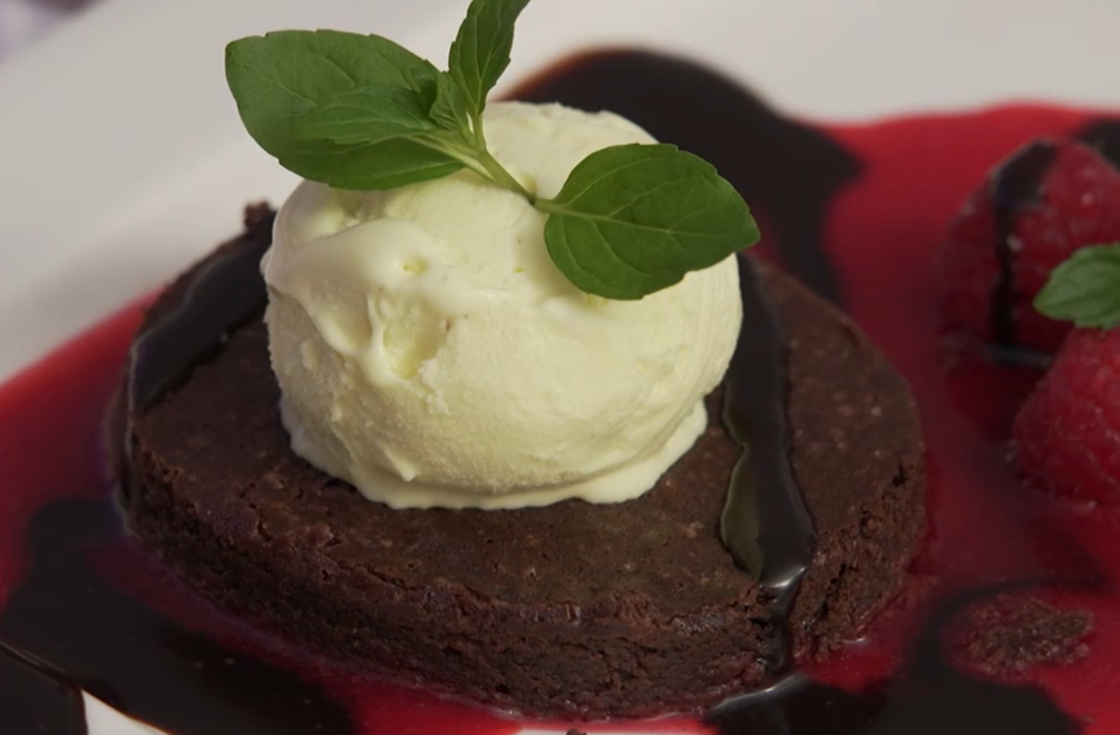 Dezert: Upiecť! Vykrojiť! Namaľovať! A dobrú chuť!