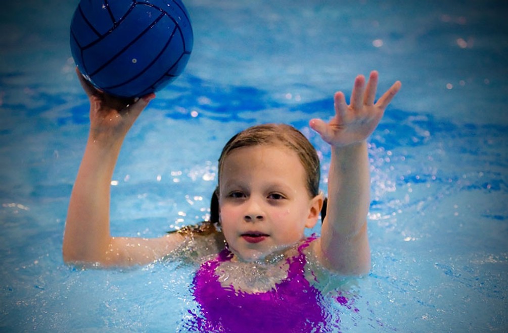 Tréner vodného póla: Deti naučíme plávať za týždeň!