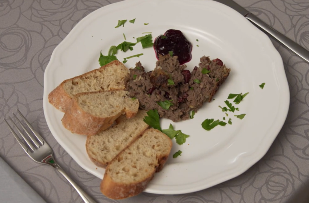 Predjedlo: Párnokopytník v lese