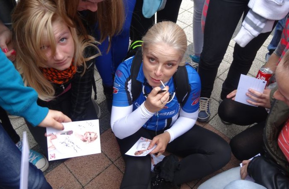 Vačková na cestách: Zavalená fanúšikmi skončila na zemi!