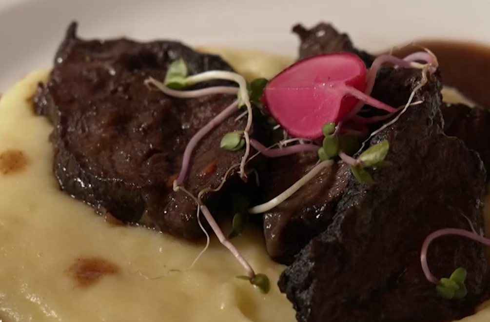 Hlavné jedlo: Šľachta a papaláši! Nazdravíčko!