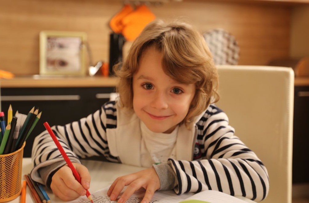 Do Paneláku pribudne ďalšie dieťa: Ktorá postava má takéhoto roztomilého syna?