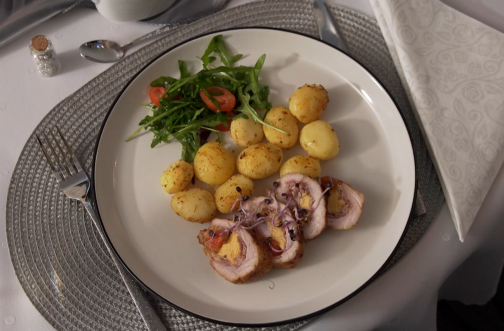 Hlavné jedlo: Ružové plnené farebným svetlom