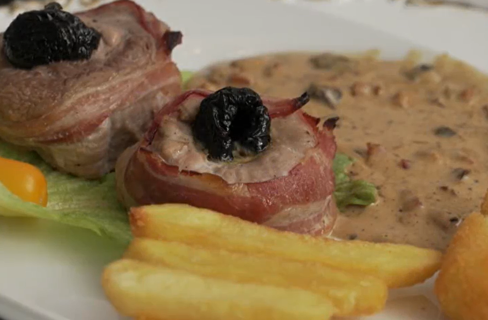 Hlavné jedlo: Mária na slivkách