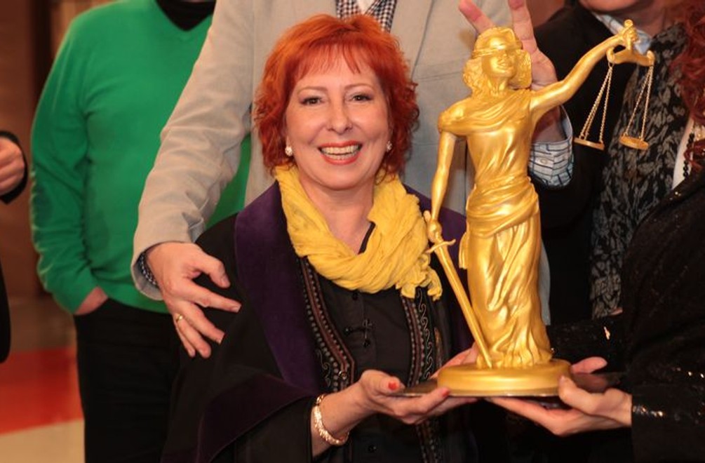 Buršáková dojala kolegov: Darovala im dvojmetrovú tortu!