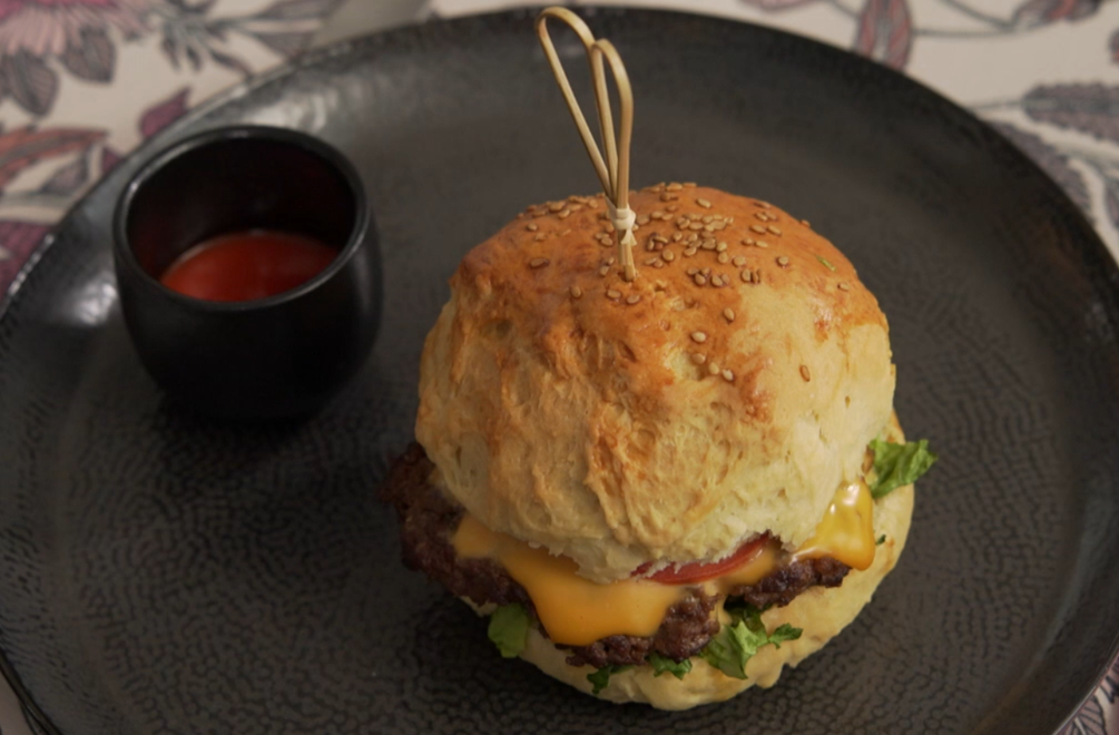 Hlavné jedlo: Poschodová krava