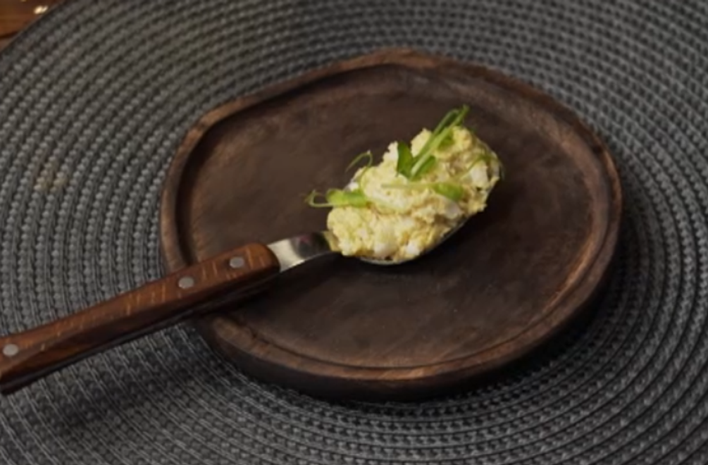 Predjedlo: Z regálu utekal za ním do chladničky