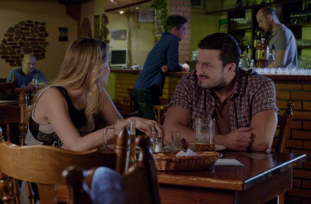 Peter sa zbližuje s Luciou: Ako pravý džentlmen ju bráni pred bývalým frajerom!