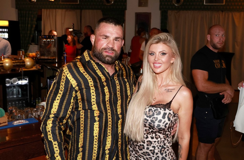 ČOŽE? Nedávno sa im narodilo tretie dieťa…Karlos Vémola priznal rozchod s Lelou