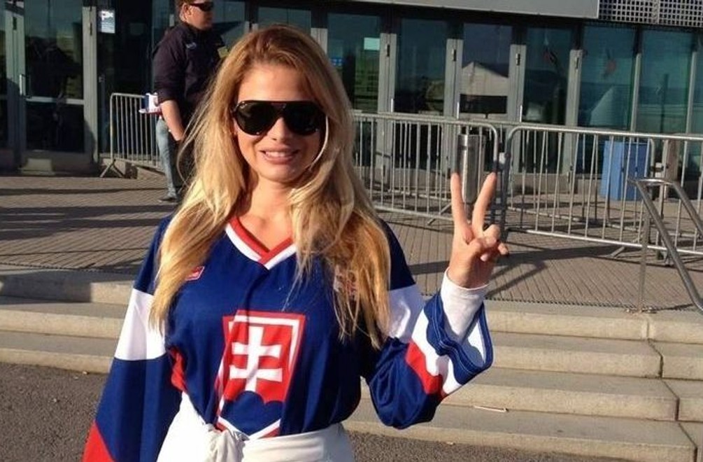 Stanka Pavolová fandí hokejistom priamo v Helsinkách!