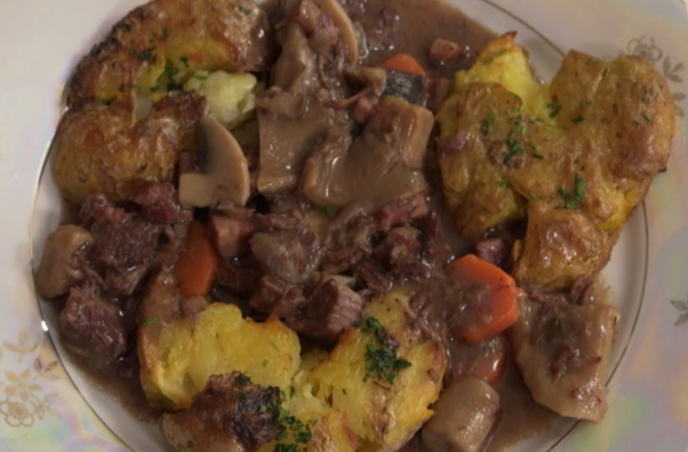 Hlavné jedlo: Boeuf à la bourguignonne