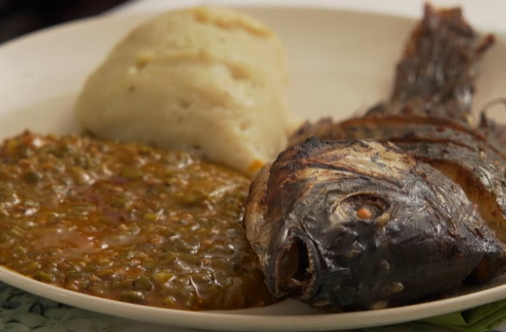 Hlavné jedlo: Džege s Fufu a omáčkou Okru