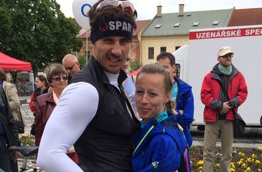 Pozrite si, ako Šmahel pomáha žene, ktorá sa narodila bez rúk!