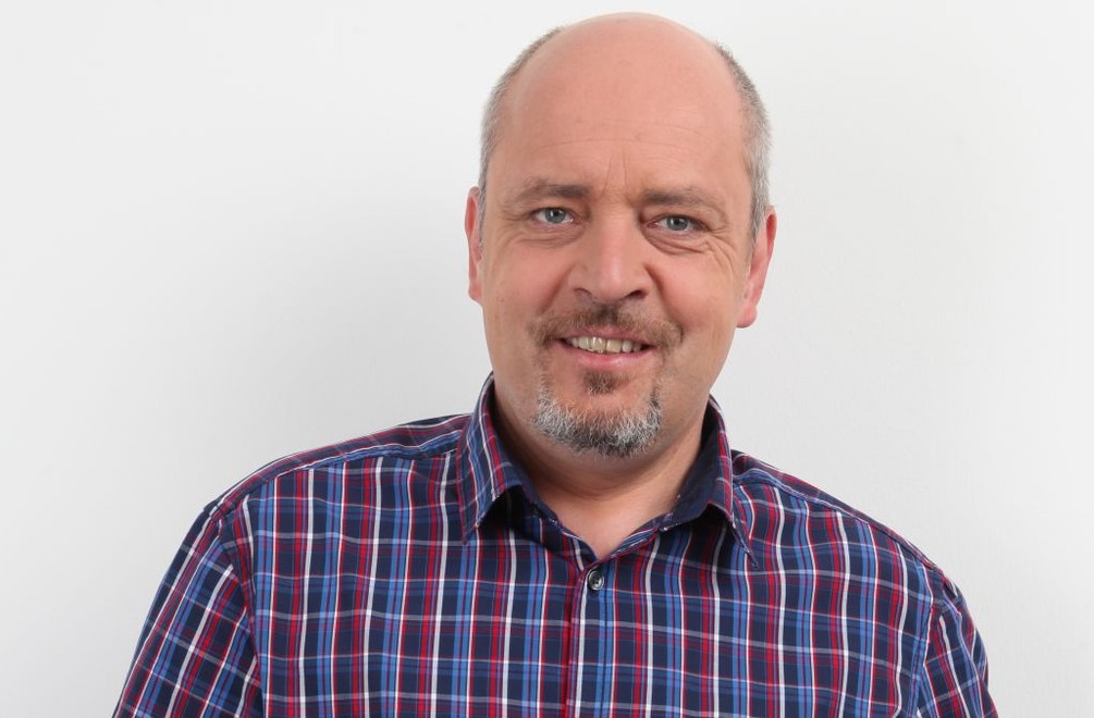 Landl má šťastie na parochne: V Paneláku s našuchoreným tupé, v Dvojičkách s kučierkami!