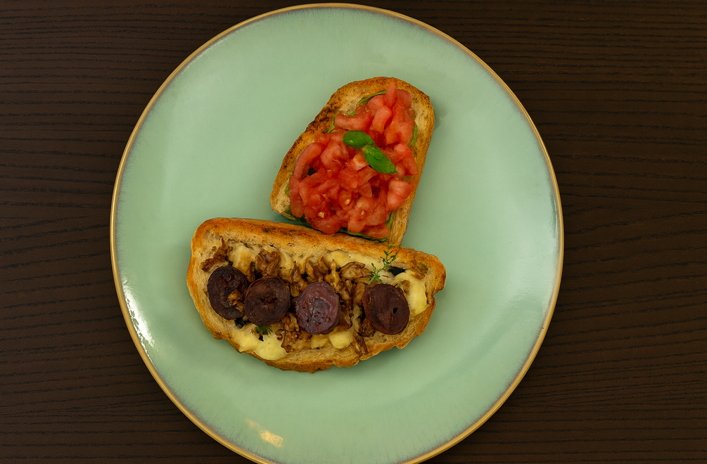 PREDJEDLO - Bruscetty s paradajkovým pestom a syrom brie