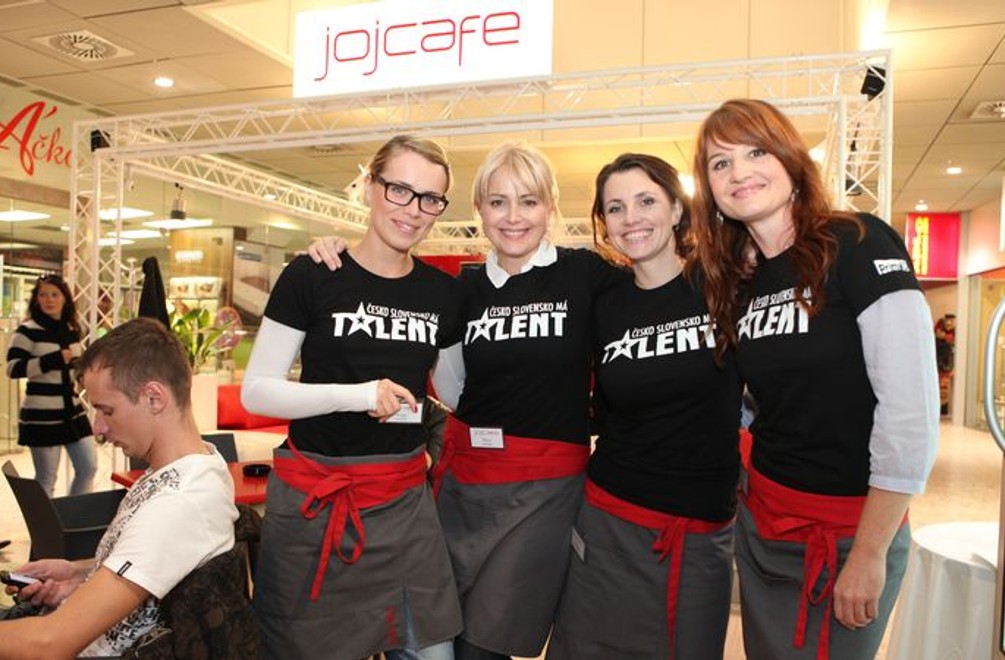 Paneláková obsluha v JOJ Cafe!