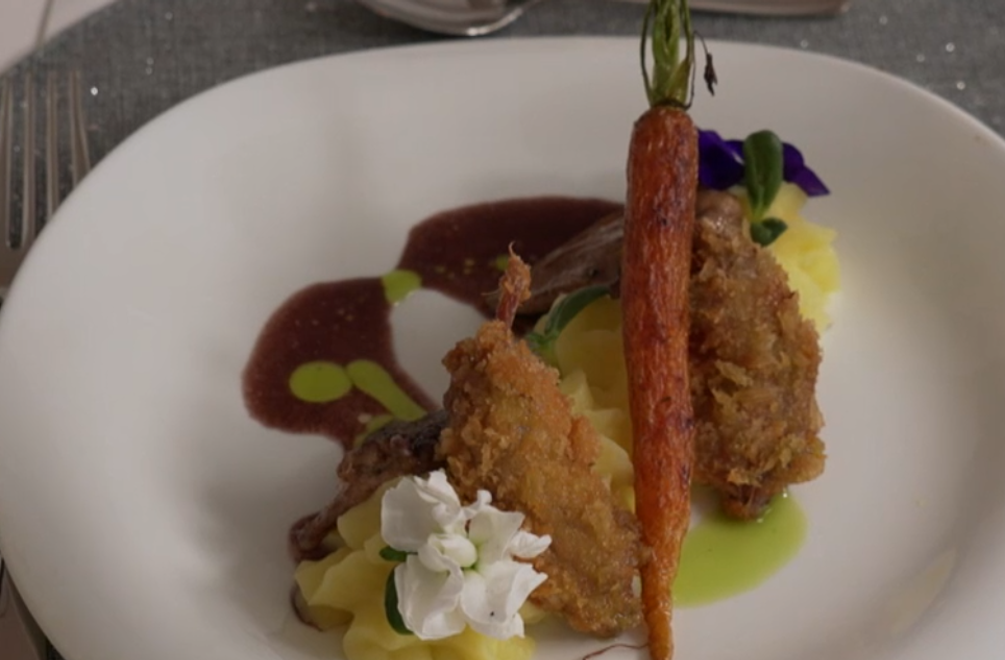 Hlavné jedlo: Prepelica so zemiakovou kašou a s hľuzovkou