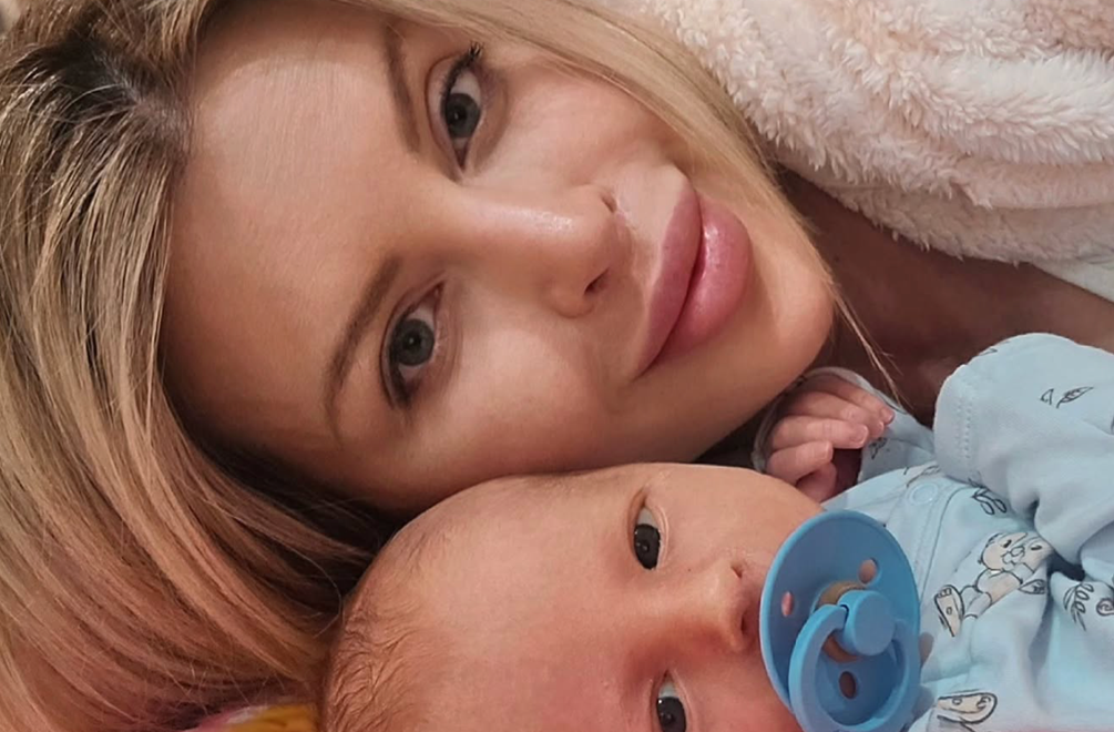 Lela Ceterová prežíva strach o syna: Jej mesačný Arnie sa dusil a skončil v nemocnici