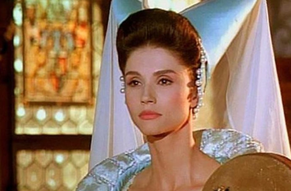 Viete, ako DNES vyzerá princezná FANTAGHIRÓ? Z jej KRÁSY aj po rokoch odpadnete!