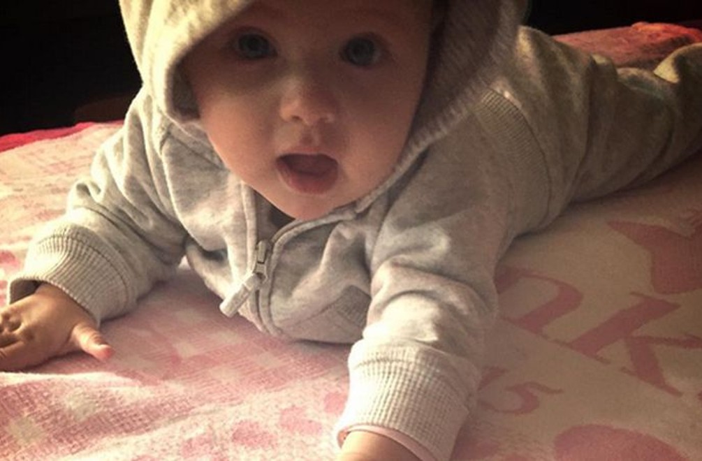 Rastie ako z vody: Uhádnete, ktorému celebritnému páru patrí táto princezná?