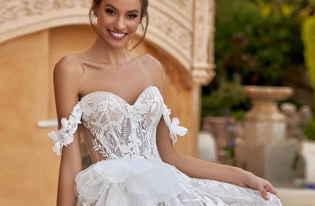 Svadobné trendy 2025 na Slovensku: Všetko o šatách, topánkach, doplnkoch aj spodnej bielizni!