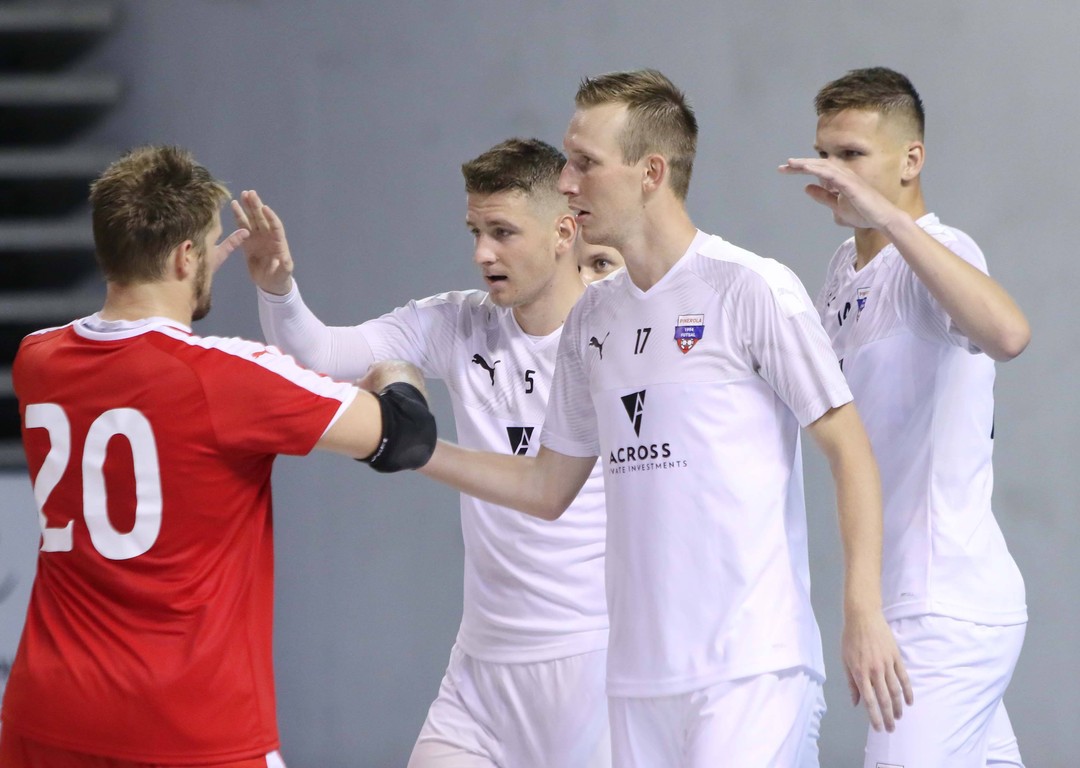 Liga Majstrov, Pinerola Bratislava - Vaengir Júpiters (Island)
