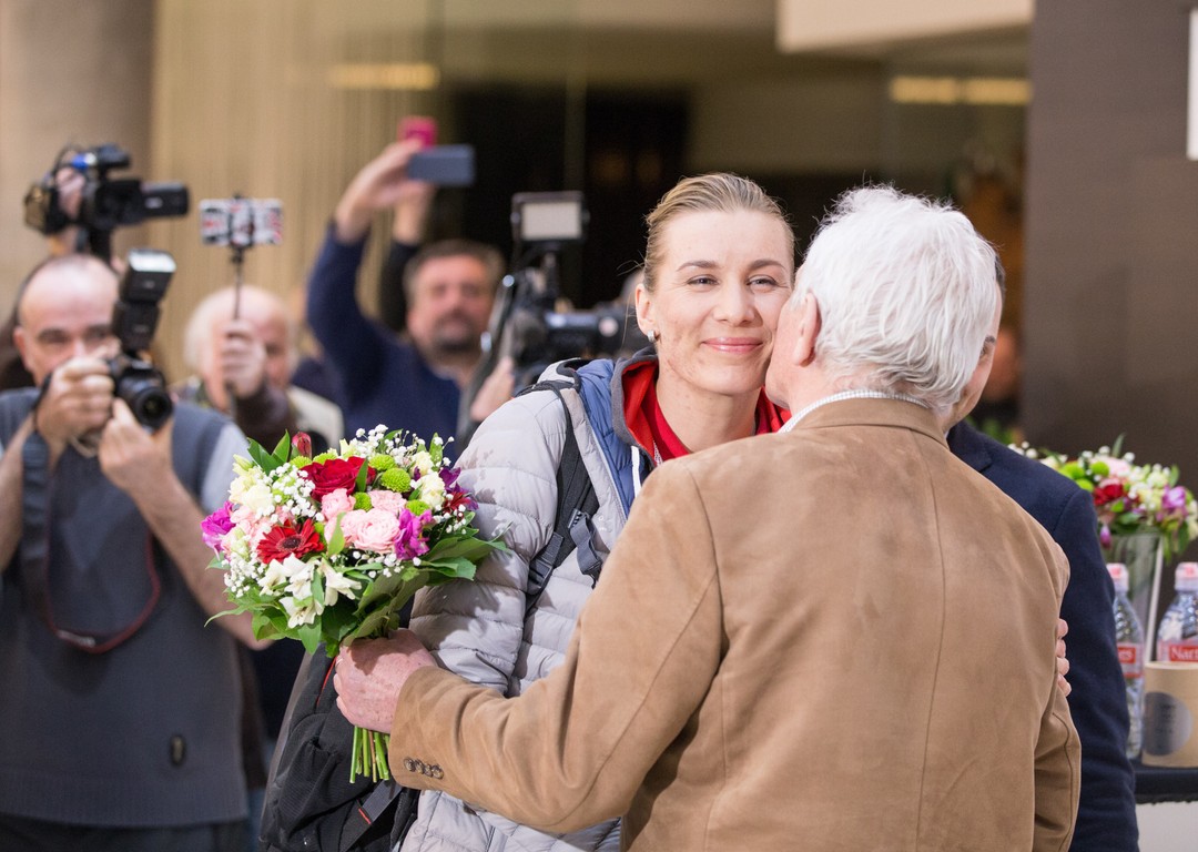 Slovenská biatlonistka Anastasia Kuzminová po návrate zo ZOH 2018 v juhokórejskom Pjongčangu, kde získala jednu zlatú a dve strieborné medaily