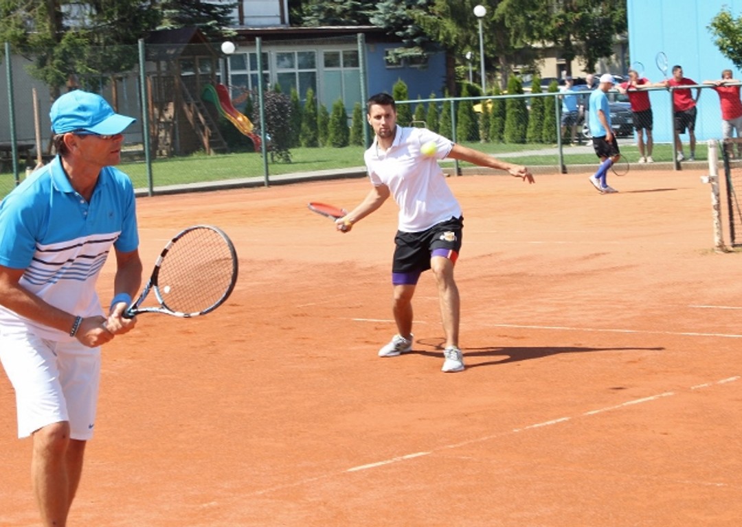 HKM CUP tenis akcie