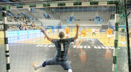 Batman z futsalovej brány! Neskutočný zákrok, zákony gravitácie v kýbli!