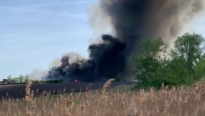 VIDEO: Hasiči zasahujú pri Zohore. Horí skládka odpadu