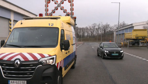 Cestári zavádzajú bezpečnostné systémy na svoje autá. Chcú predísť zrážkam s hliadkami