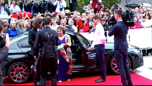 MFF Karlove Vary odštartoval prehliadkou hviezd na červenom koberci, nechýbal ani premiér Heger!