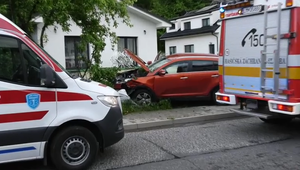 Pri ceste na pohotovosť auto prešlo do protismeru a skončilo v plote, vodič neprežil