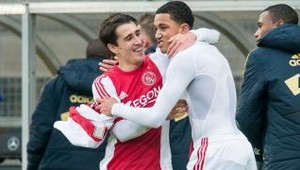 Jairo (17) z Ajaxu mal Vianoce už dnes. Debut a góly v 88. a 92. minúte!