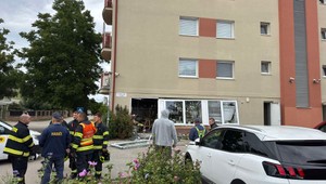 V bytovom komplexe v Malinove došlo k výbuchu. Ľudí museli evakuovať