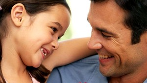 Bývalý muž neplatí plné výživné, trest mu nehrozí