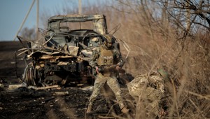 1070. deň na Ukrajine: Pri náletoch ruských šáhidov na Ukrajine opäť horeli bytové domy i firmy