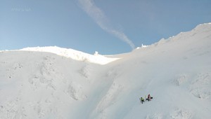 Tragický pád v rakúskom lyžiarskom stredisku: Chlapec (14†) prepadol cez okraj zjazdovky