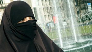 Banditku v burke spoločnosť odsúdila, urobila by to znova