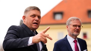 Politici reagujú na rozkmotrenie dvoch bratov Česka a Slovenska. Hrozí nám izolácia?