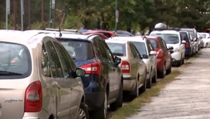 Zaparkovať v Bratislave na sídliskách je náročné. Komplikujú to aj parkoviská, na ktorých sa kradne