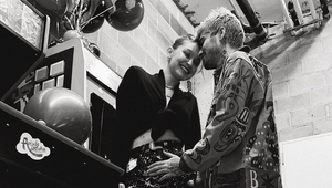 Koniec rozprávky! Len rok po narodení dcérky spevák UDREL svoju svokru!