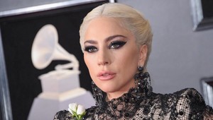 Najzaujímavejšie róby z Grammy 2018: Lady Gaga prekvapila šatami aj účesom